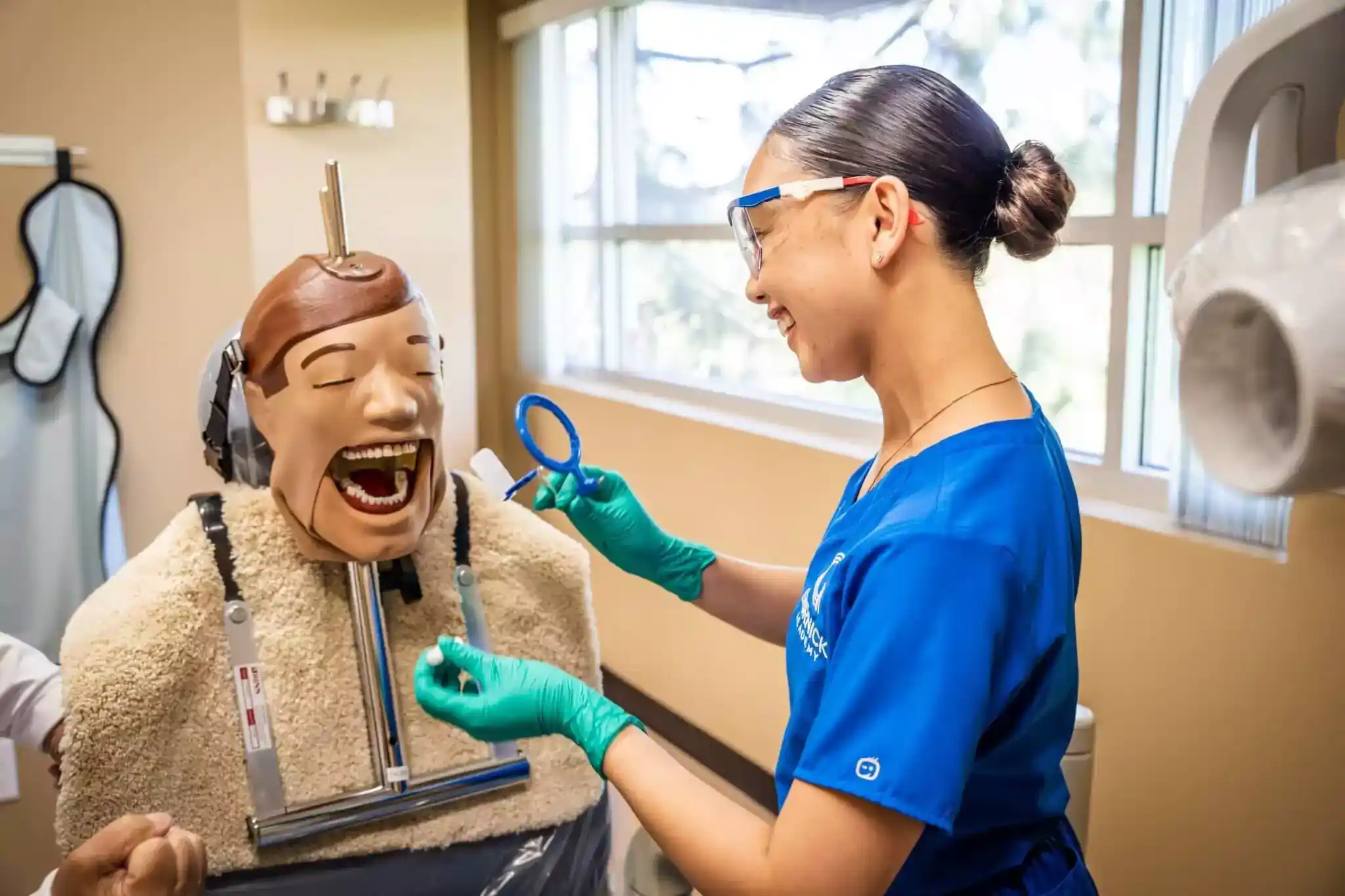Dental-Assistant-Course-Descriptions-Dental-Assisting-Classes